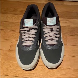 NIKE AIR MAX 1 - hard to find color